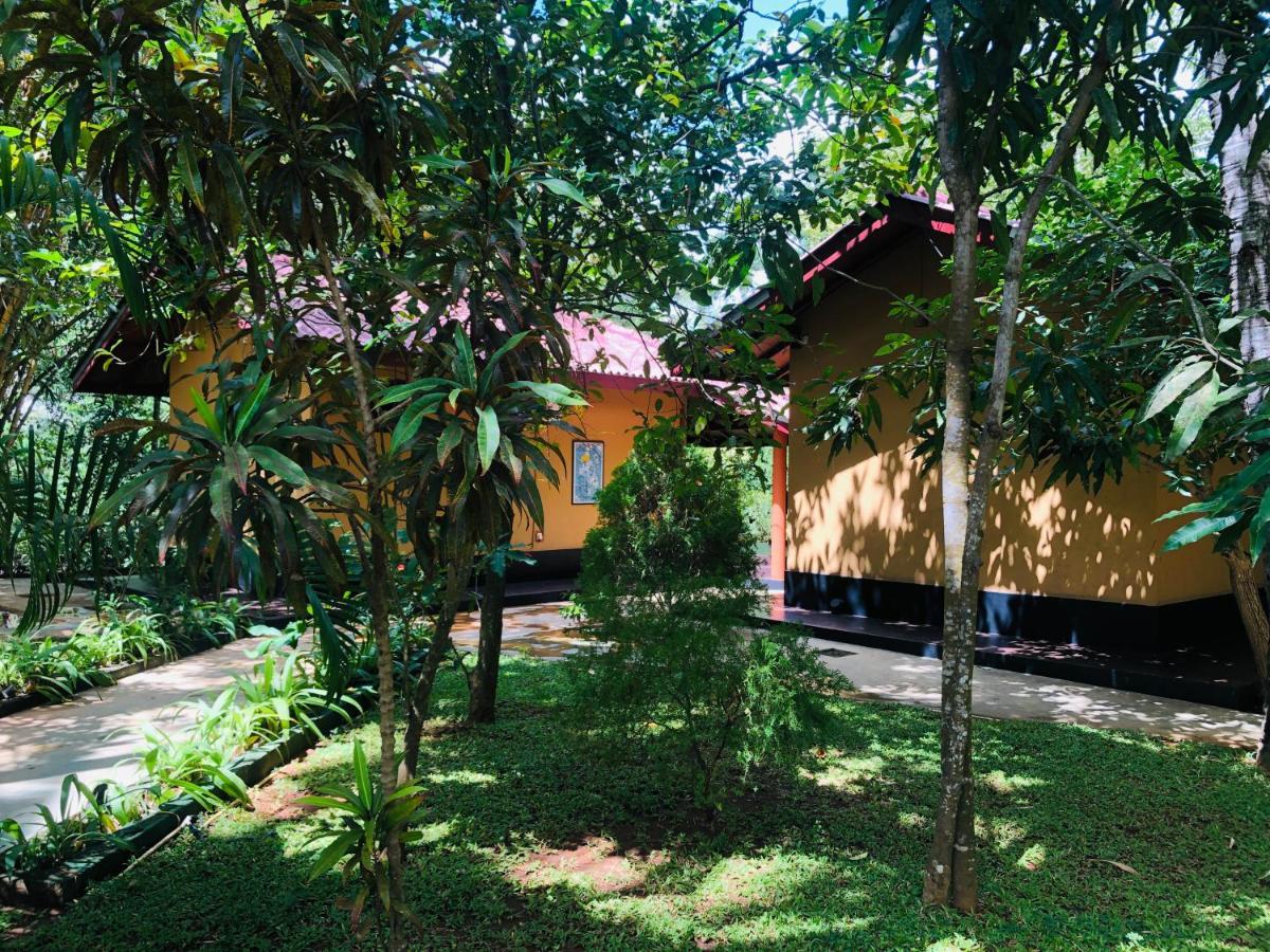 Richards Cabanas Tissamaharama Exteriér fotografie